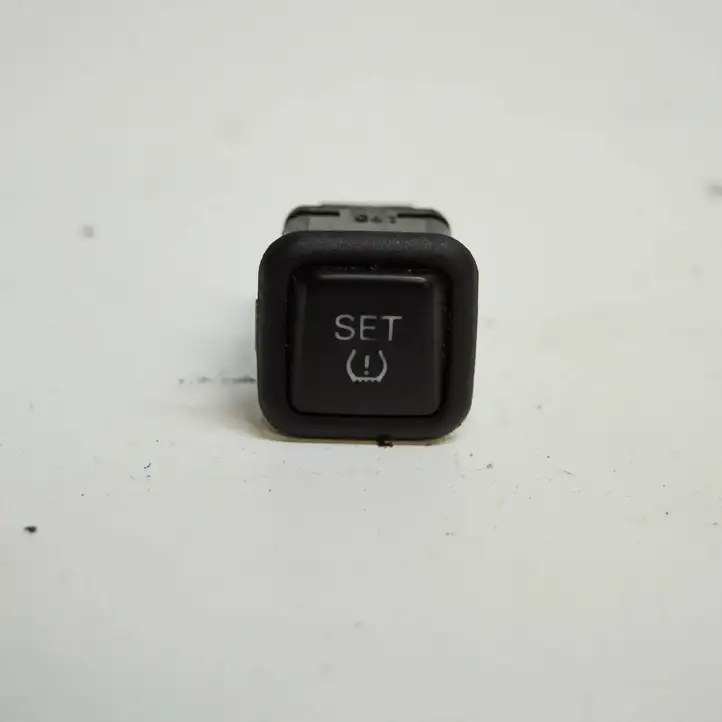 Seat Exeo (3R) (2008 - 2013) 3R0927121B Кнопка фаркопа в багажнике — фото 1