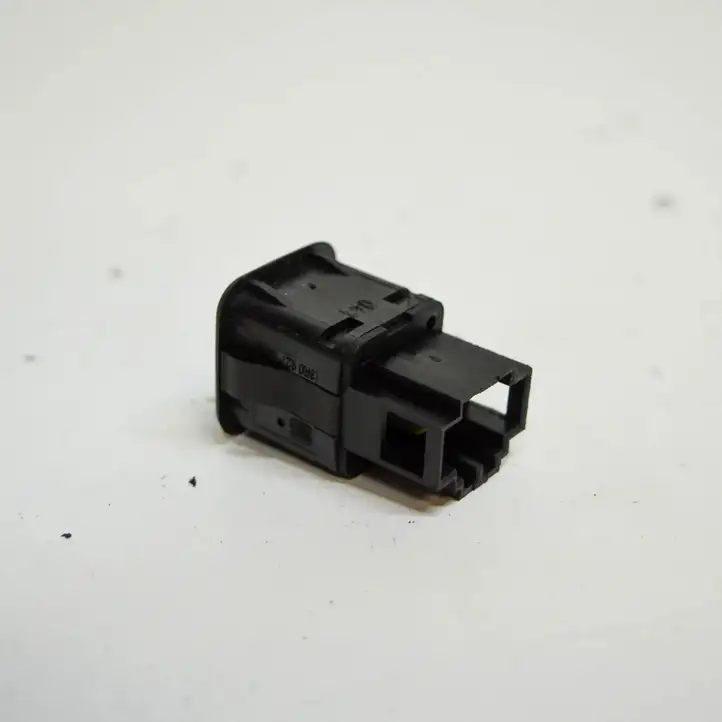 Seat Exeo (3R) (2008 - 2013) 3R0927121B Кнопка фаркопа в багажнике — фото 2