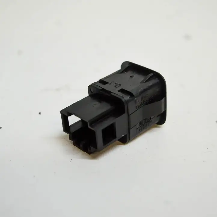 Seat Exeo (3R) (2008 - 2013) 3R0927121B Кнопка фаркопа в багажнике — фото 3