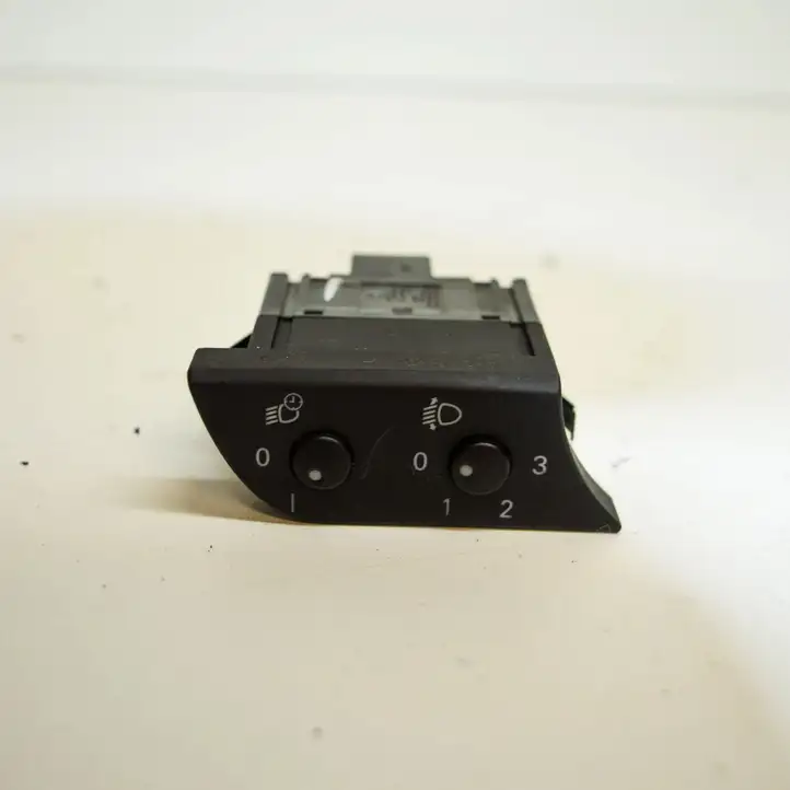 Seat Exeo (3R) (2008 - 2013) 3R2919094A Кнопка фаркопа в багажнике — фото 1