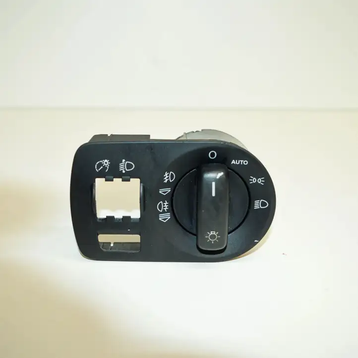 Audi A3/S3 8P (2004 - 2008) 8P2941531Q Включатель фонарей — фото 1
