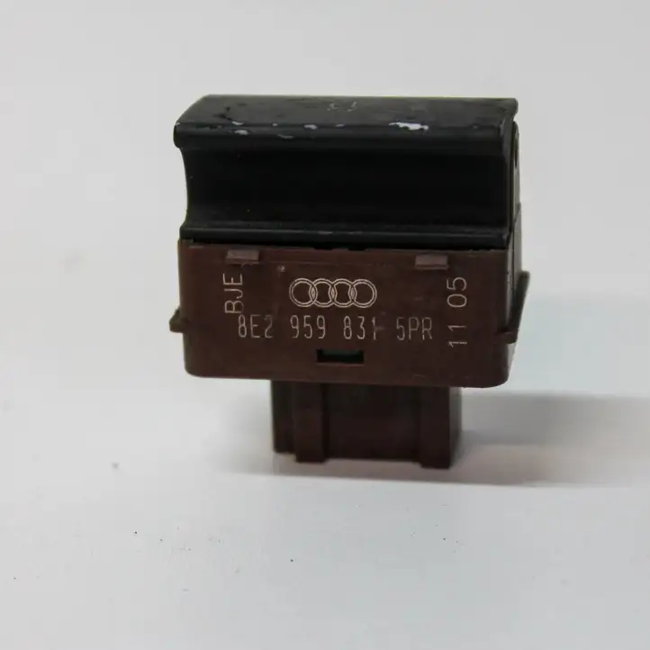 Audi A4 S4 B7 8E 8H (2004 - 2009) 8E2959831 Кнопка закрытия багажника — фото 6