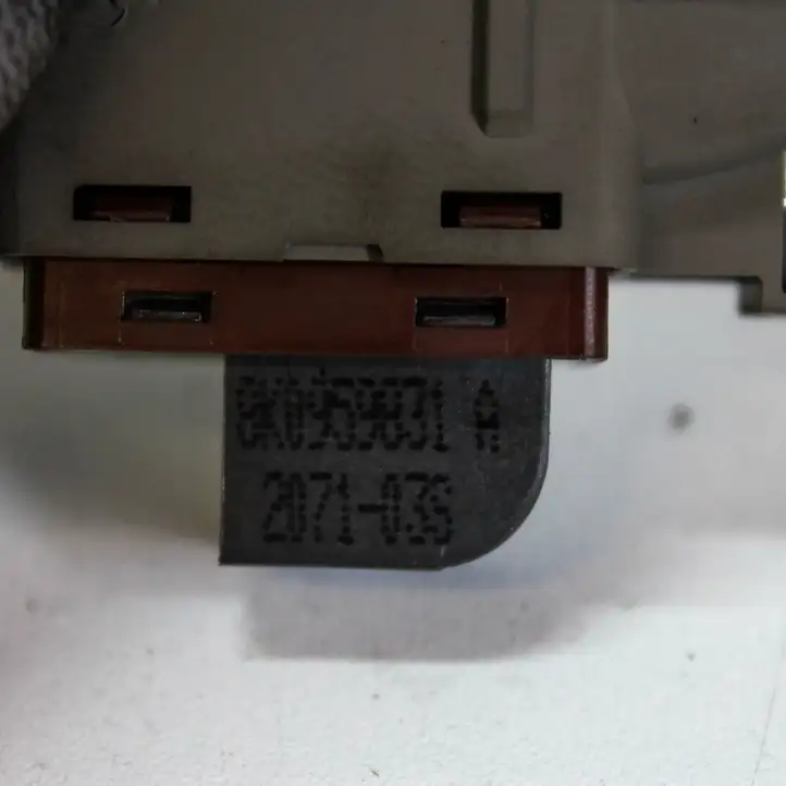 Audi A4 S4 B8 8K (2011 - 2015) 8K0959831A Кнопка фаркопа в багажнике — фото 6