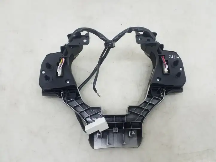 Lexus IS III XE30 (2013 - 2016) 8425053201 Кнопки на рулевом колесе — фото 4