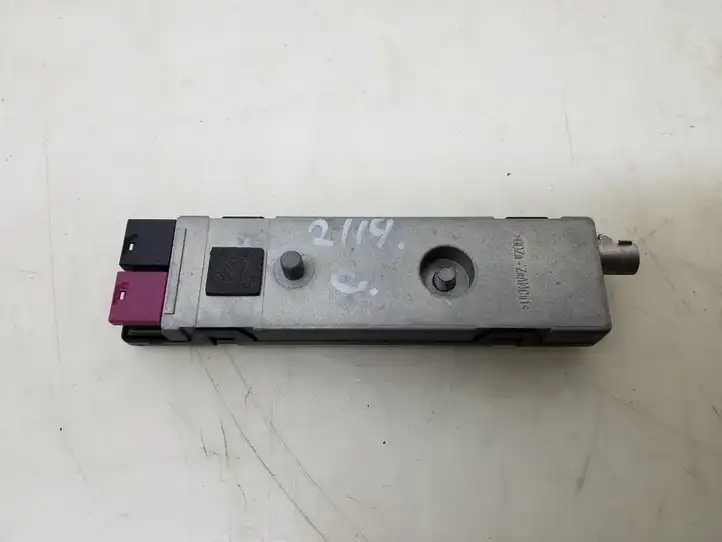 Mercedes-Benz GLK X204 (2008 - 2016) A2048205089 Усилитель антенны — фото 2