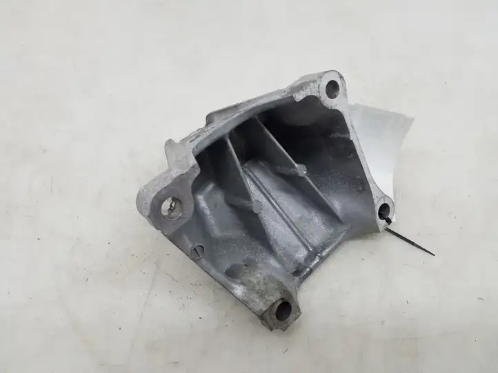 Lexus IS III XE30 (2013 - 2016) 1231136100 Кронштейн двигателя — фото 3