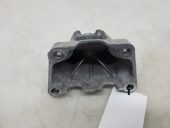 Lexus IS III XE30 (2013 - 2016) 1231536020 Кронштейн двигателя — фото 3
