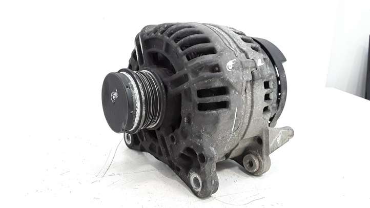Volkswagen PASSAT B5.5 (2001 - 2005)  028903031 Генератор