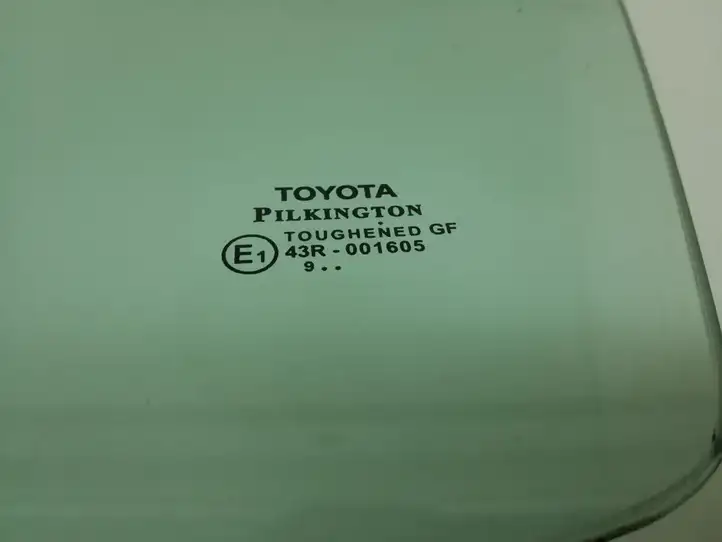 Toyota Avensis T270 (2009 - 2012) 6810205050 Стекло передней двери — фото 2