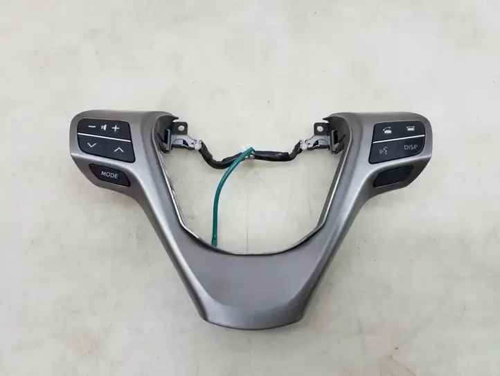 Toyota Avensis T270 (2009 - 2012) 4510005570 Кнопки на рулевом колесе — фото 1