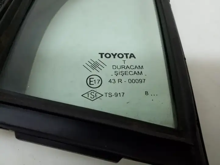 Toyota Yaris (2005 - 2009) 681260D010 Форточка двери — фото 3