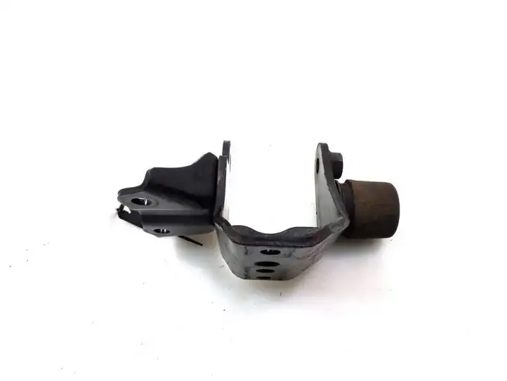 Toyota Auris 150 (2006 - 2012) 123210R010 Кронштейн двигателя — фото 3