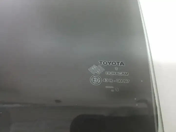 Toyota Verso (2009 - 2012) 681040F030 Стекло задней двери — фото 2