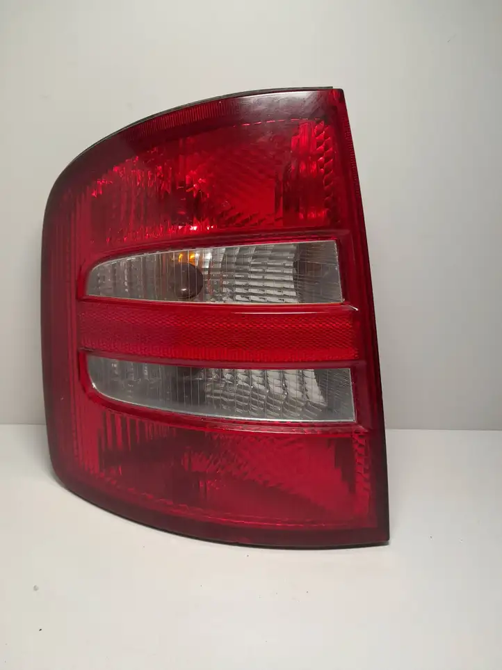 Skoda Fabia Mk1 (6Y) (1999 - 2007) 6Y9945111B Задний фонарь в кузове — фото 1