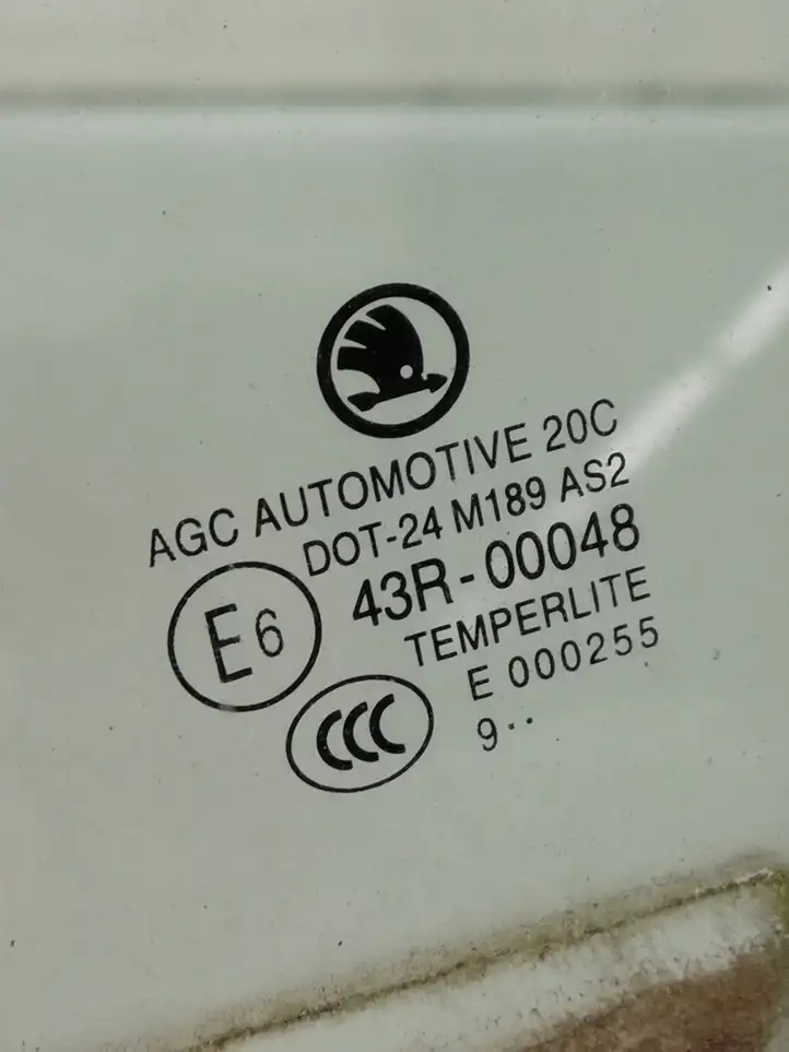 Skoda Fabia Mk3 (NJ) (2015 - 2021) 6V6845205A Стекло задней двери — фото 2