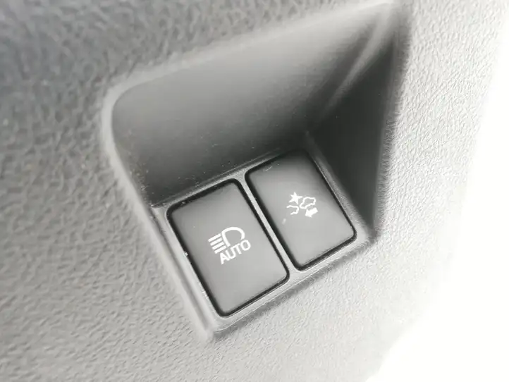 Toyota Yaris (2014 - 2019) 554330D220 Прочие детали салона — фото 2