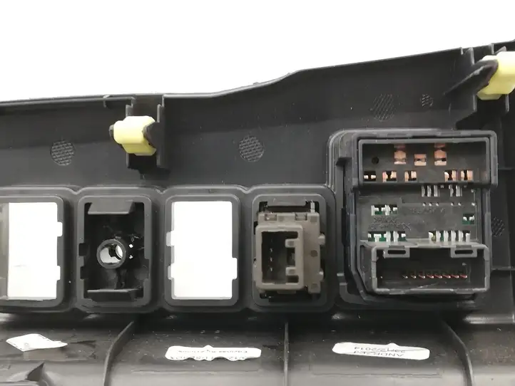 Toyota Auris E180 (2012 - 2018) 5554502050 Прочие детали салона — фото 6