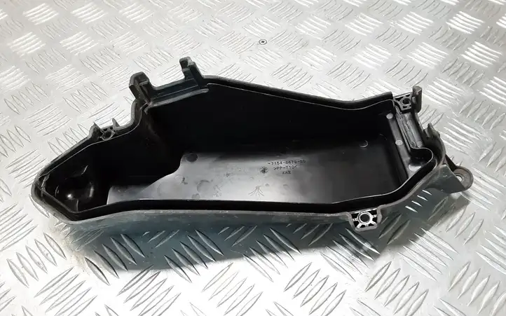 Lexus GS 300 350 430 450h (2004 - 2007) 7154867930 Крышка ящика предохранителей — фото 4