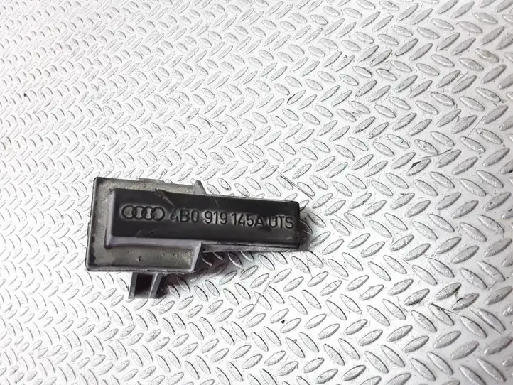 Audi A4 S4 B7 8E 8H (2004 - 2009) 4B0919145A Усилитель антенны — фото 1