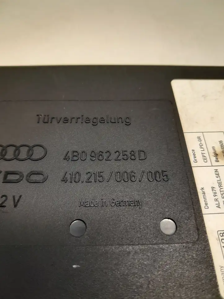 Audi A6 S6 C5 4B (1997 - 2001) 4B0962258D Модуль комфорта — фото 2