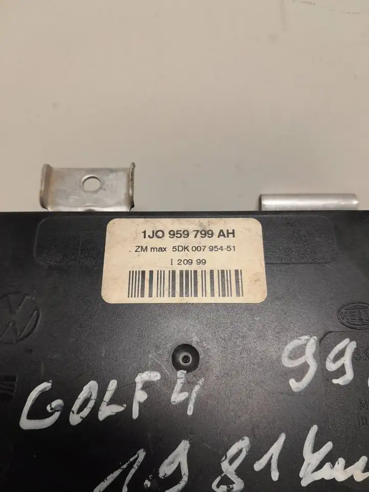 Volkswagen Golf IV (1998 - 2005) 1J0959799AH Модуль комфорта — фото 2