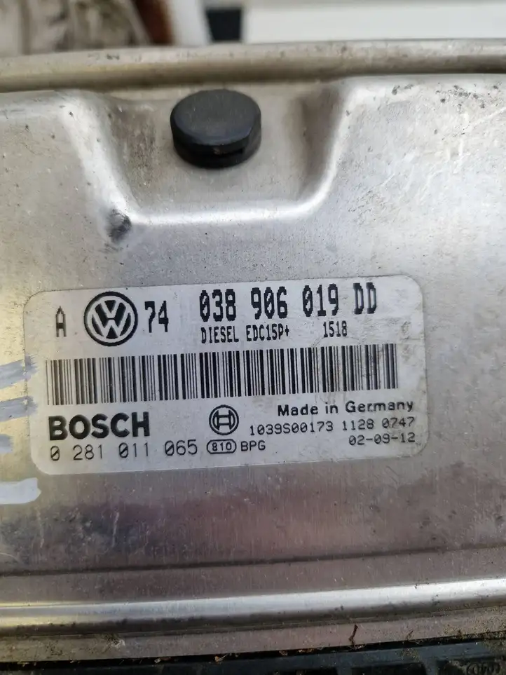 Volkswagen Golf IV (1998 - 2005) 038906019DD Блок управления двигателем (ЭБУ) — фото 2