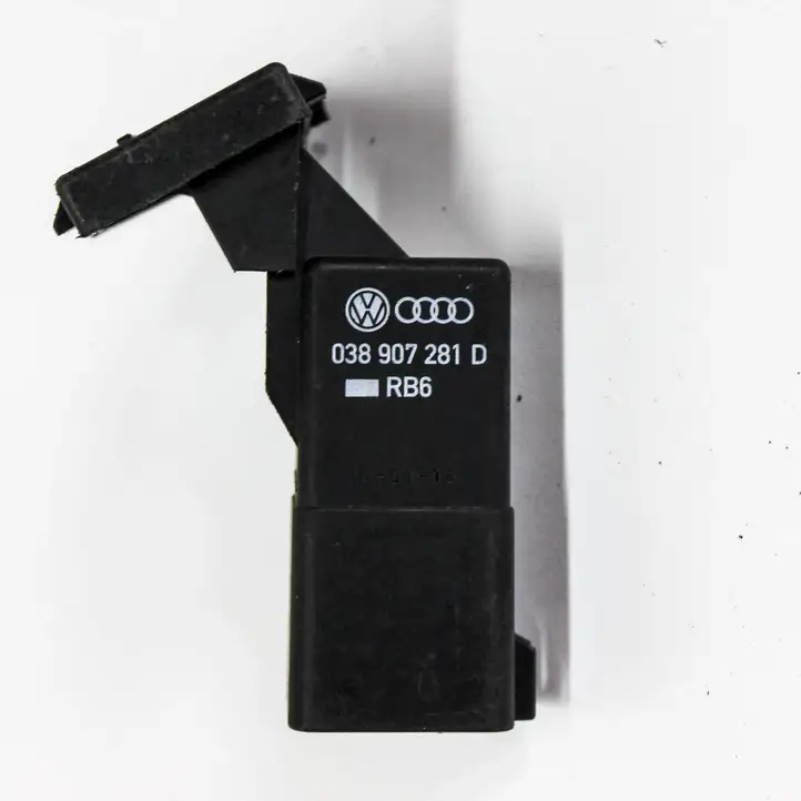 Audi A1 (2010 - 2014) 038907281D Реле накала свечей — фото 3