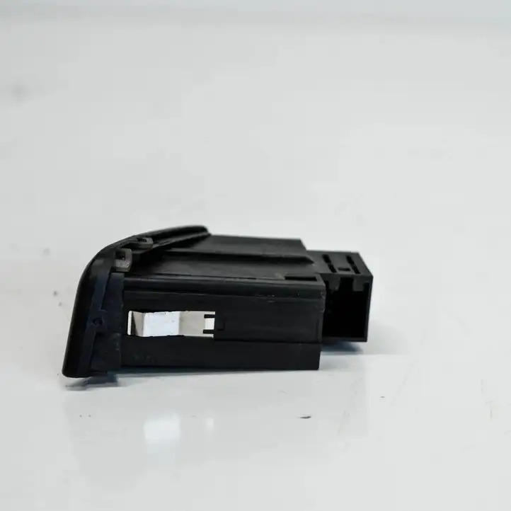 Audi A4 S4 B8 8K (2007 - 2011) 8K2941509A Кнопка фаркопа в багажнике — фото 3