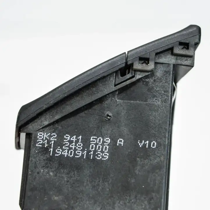 Audi A4 S4 B8 8K (2007 - 2011) 8K2941509A Кнопка фаркопа в багажнике — фото 4