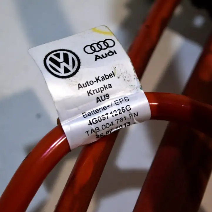 Audi A6 C7 (2014 - 2018) Плюсовой провод аккумулятора — фото 4