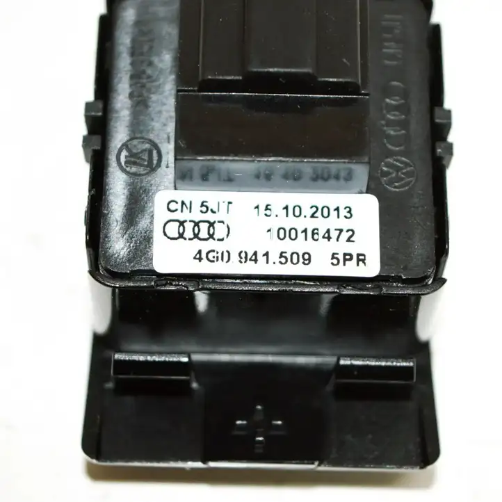 Audi A6 C7 (2014 - 2018) 4G0941509 Кнопка фаркопа в багажнике — фото 5