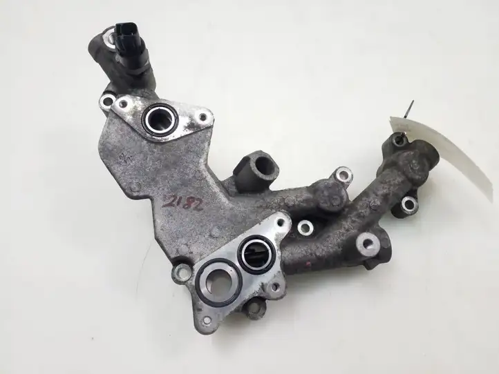Toyota Avensis T270 (2009 - 2012) 1578126031 Кронштейн масляного фильтра — фото 1