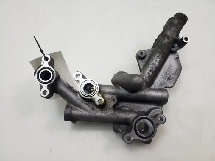 Toyota Avensis T270 (2009 - 2012) 1578126031 Кронштейн масляного фильтра — фото 2