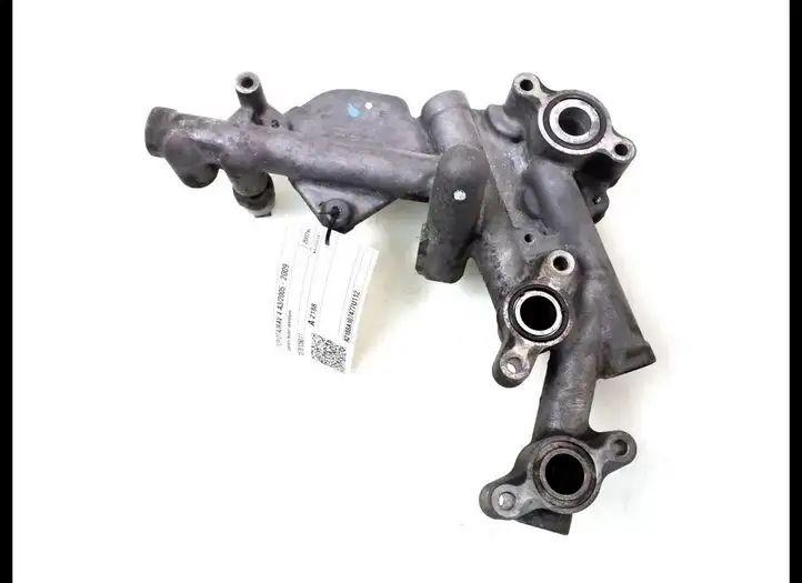 Toyota RAV 4 (XA30) (2006 - 2016) 1578126011 Кронштейн масляного фильтра — фото 1