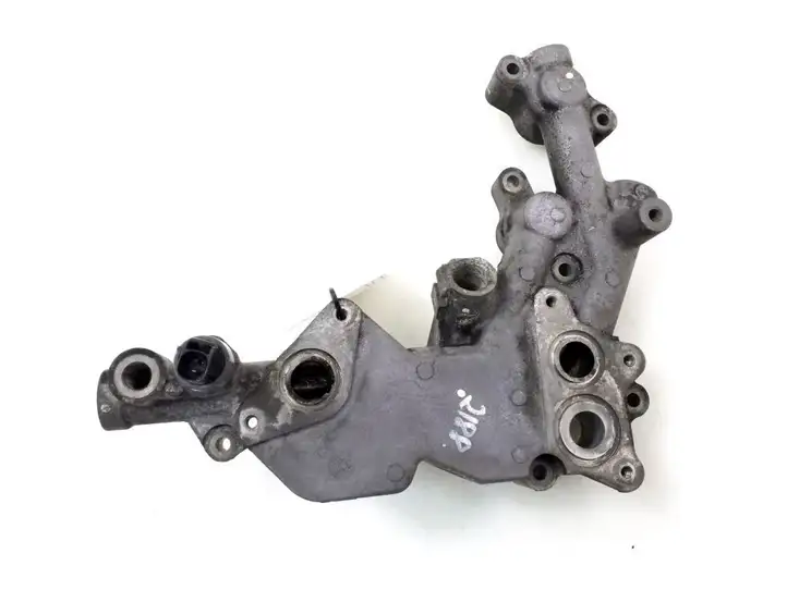 Toyota RAV 4 (XA30) (2006 - 2016) 1578126011 Кронштейн масляного фильтра — фото 2