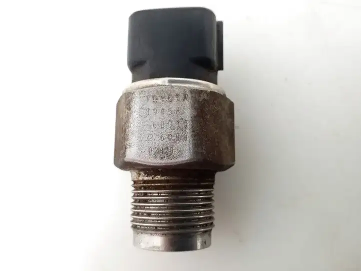 Toyota Corolla E120 E130 (2004 - 2007) 8945860010 Датчик уровня топлива — фото 3