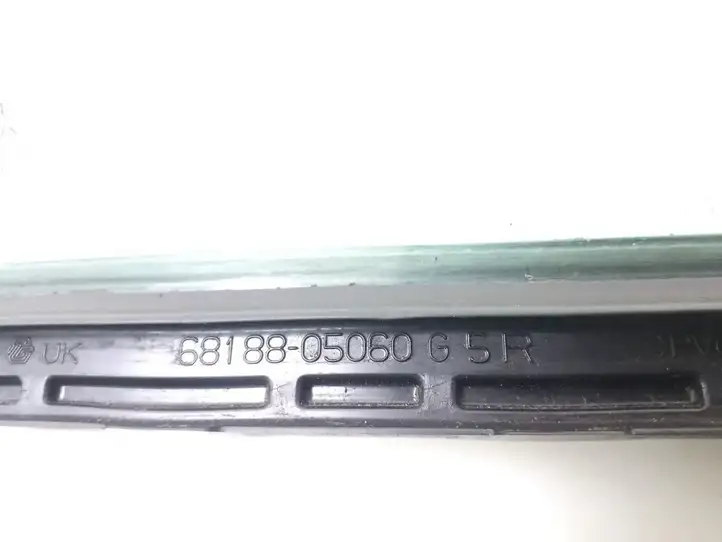 Toyota Avensis T270 (2009 - 2012) 6812305090 Форточка двери — фото 4