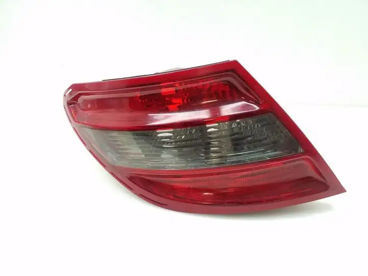 Mercedes-Benz C W204 (2007 - 2014) A2048202964 Задний фонарь в кузове — фото 1