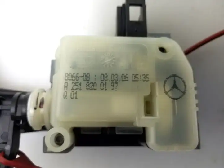 Mercedes-Benz R W251 (2005 - 2013) A2518200197 Замок крышки топливного бака — фото 4
