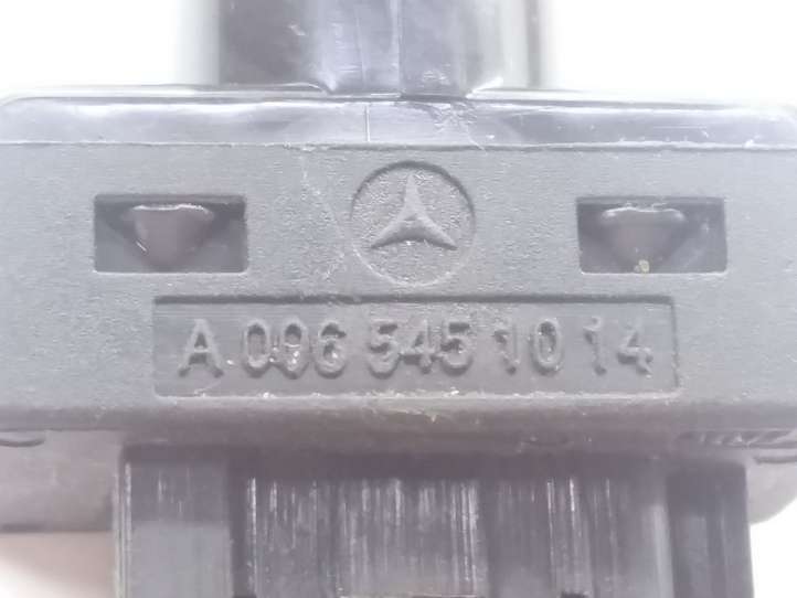 Mercedes-Benz C W204 (2007 - 2014)  A0065451014 Датчик тормозной педали