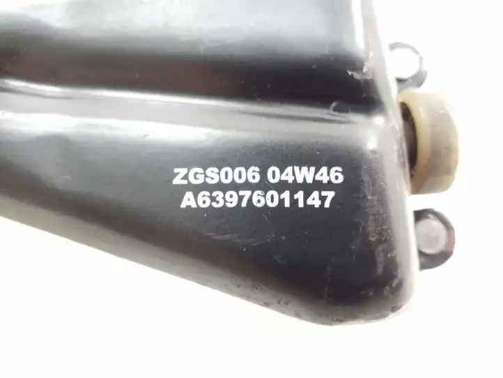 Mercedes-Benz Vito Viano W639 (2003 - 2010) A6397601147 Средняя направляющая ролика раздвижной двери — фото 2