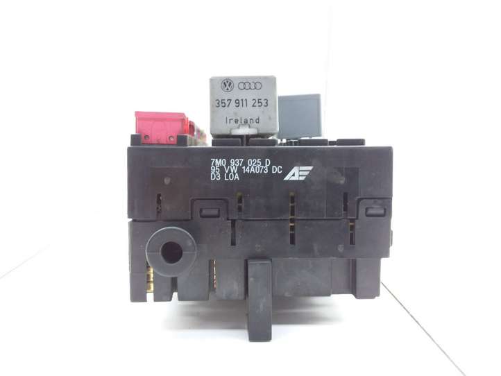 Volkswagen Sharan (2000 - 2003)  7M0937025D Блок монтирования реле