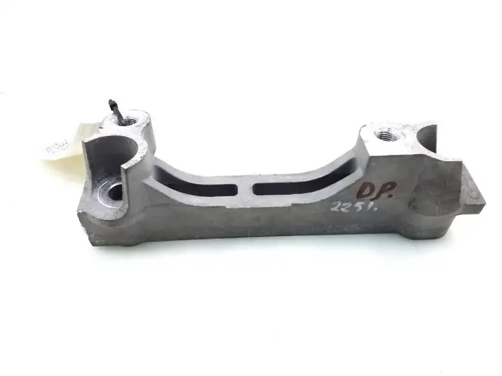 Toyota RAV 4 (XA40) (2012 - 2018) 1234126011 Кронштейн двигателя — фото 1