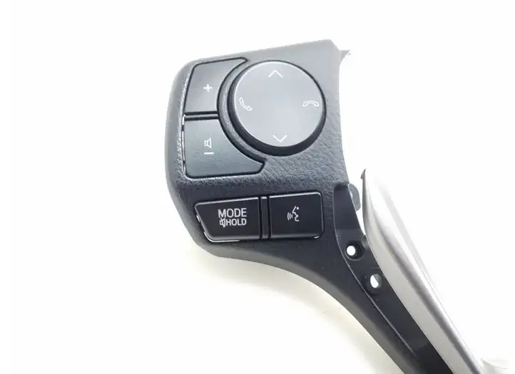 Toyota RAV 4 (XA40) (2012 - 2018) Кнопки на рулевом колесе — фото 2