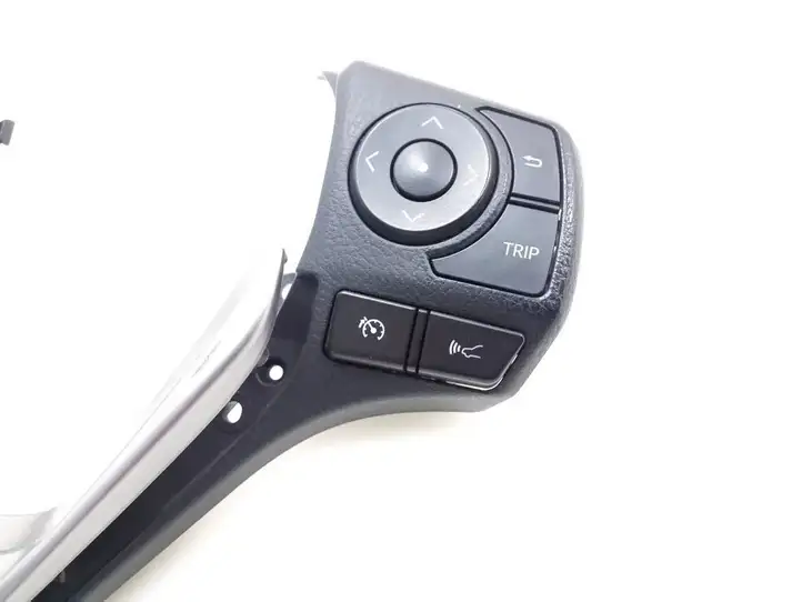 Toyota RAV 4 (XA40) (2012 - 2018) Кнопки на рулевом колесе — фото 4
