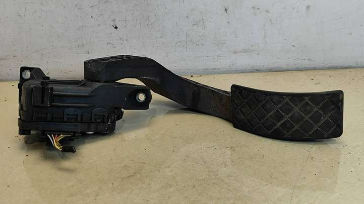Volkswagen PASSAT B5.5 (2001 - 2005)  8D1721523E Педаль акселератора