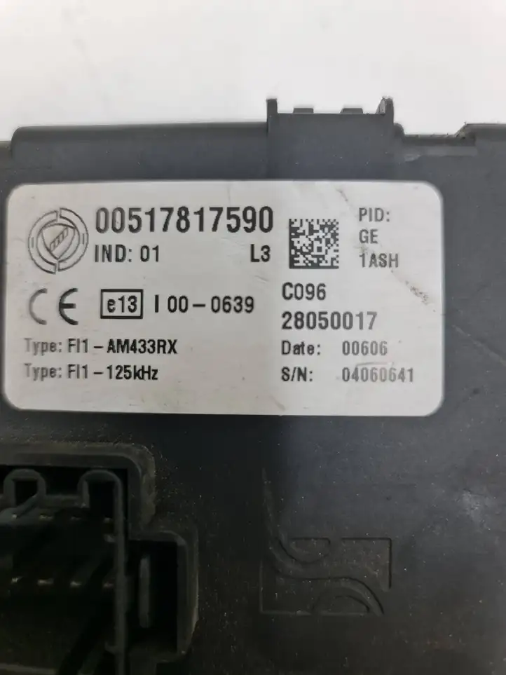 Fiat Punto (199) (2005 - 2018) 00517817590 Блок предохранителей — фото 2