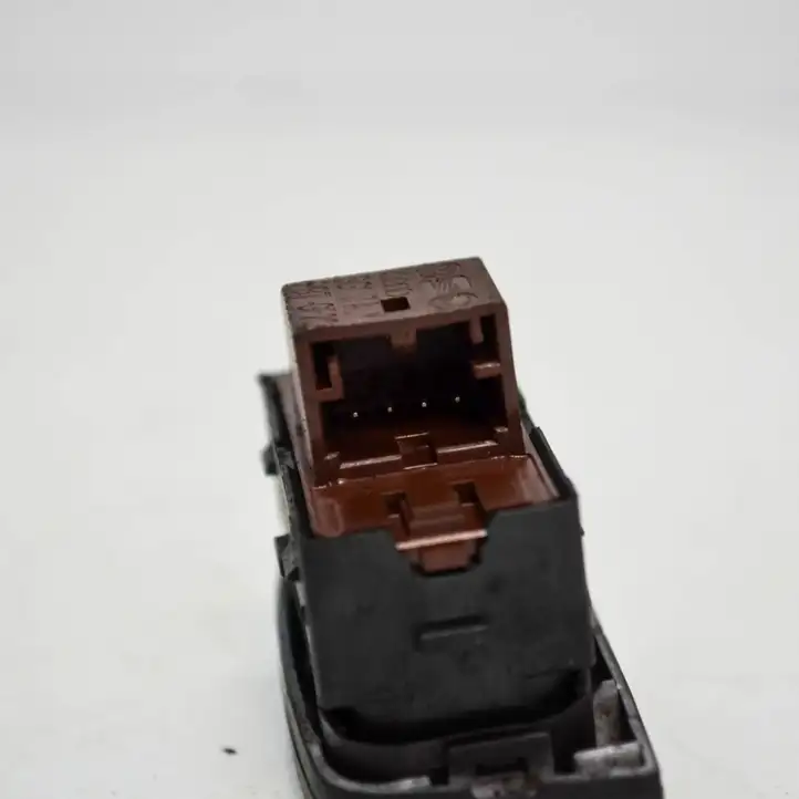 Audi A6 C7 (2014 - 2018) 4G1962107 Кнопка фаркопа в багажнике — фото 3