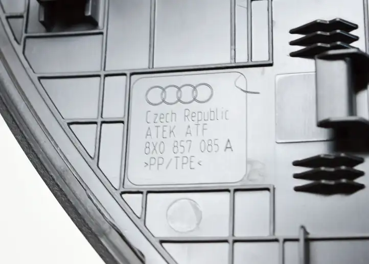 Audi A1 (2010 - 2014) 8X0857085A Прочие детали салона — фото 3