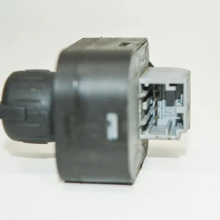 Audi A4 S4 B6 8E 8H (2000 - 2006) 8E0959565 Кнопка фаркопа в багажнике — фото 4